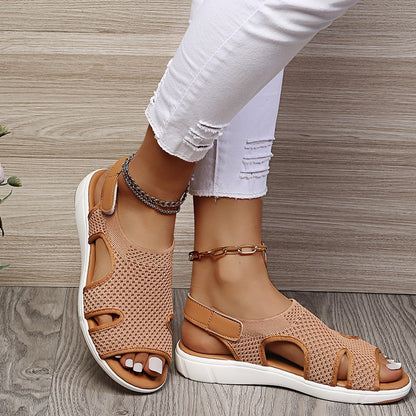 Women's sandals with breathable mesh