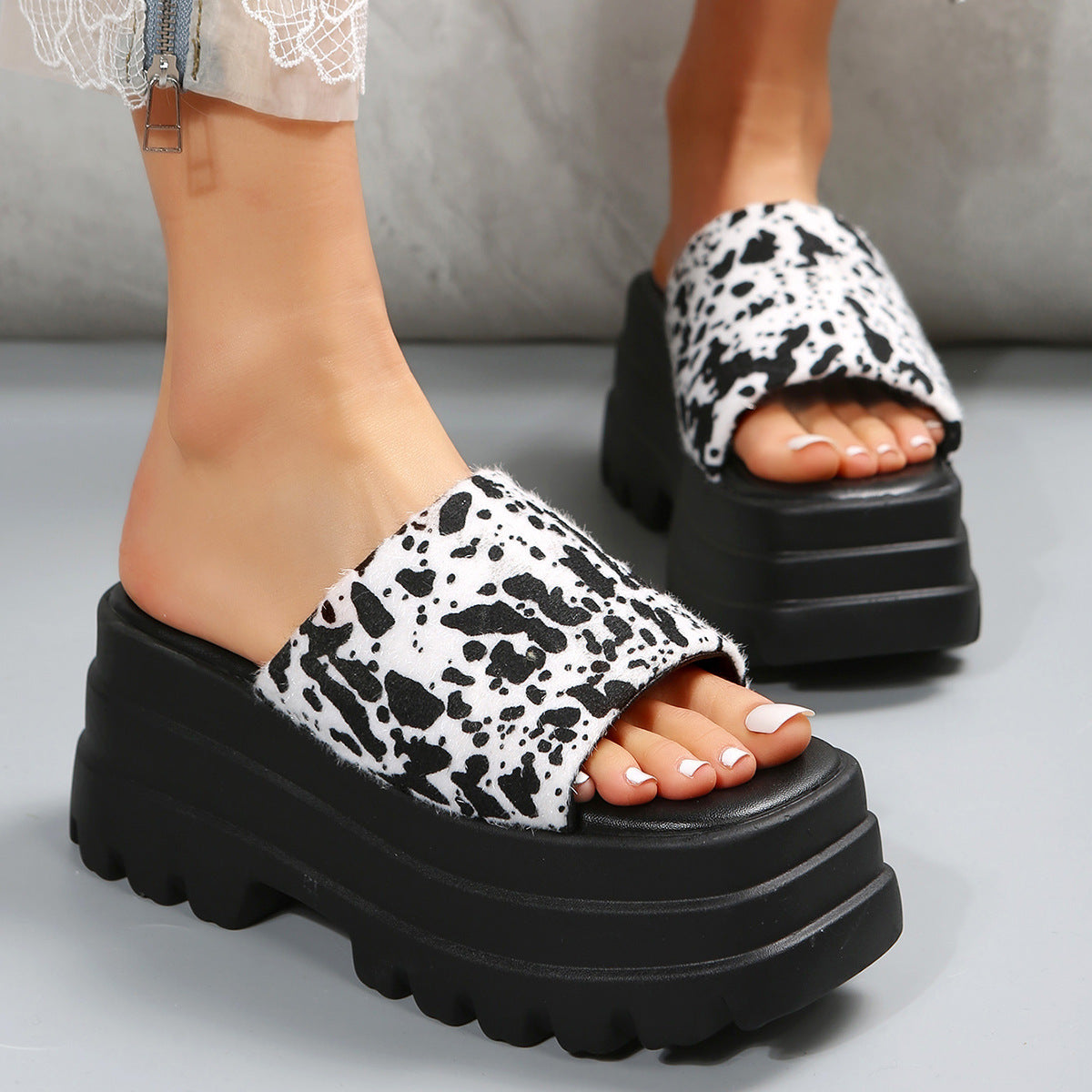 Women's platform slippers