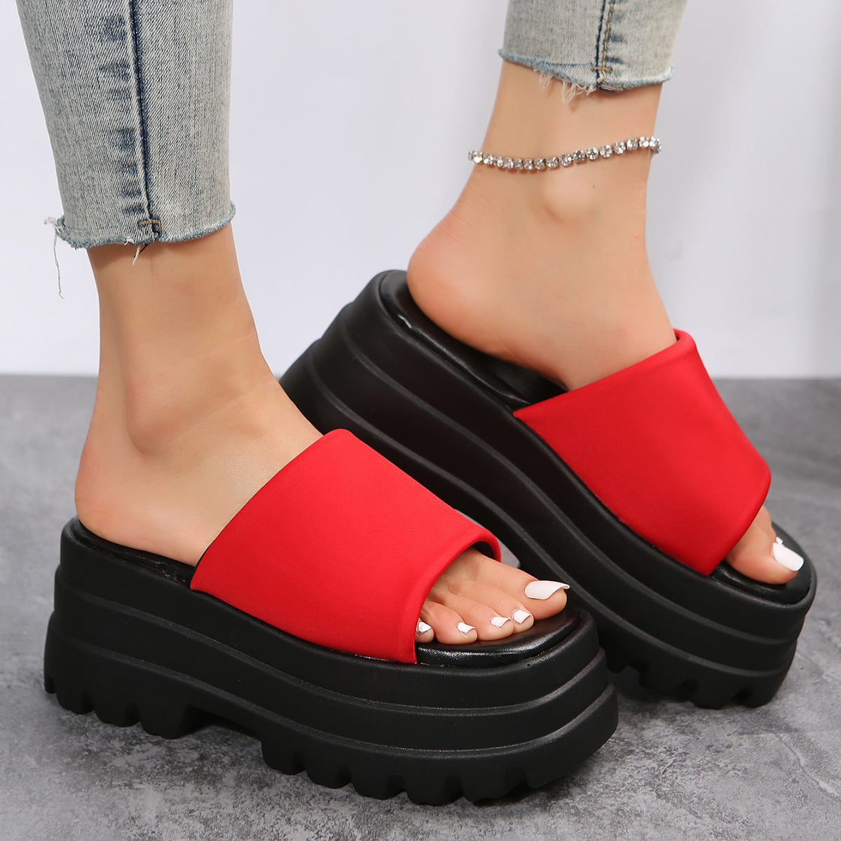 Women's platform slippers